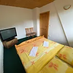 Pod Brehom Guest house 3*