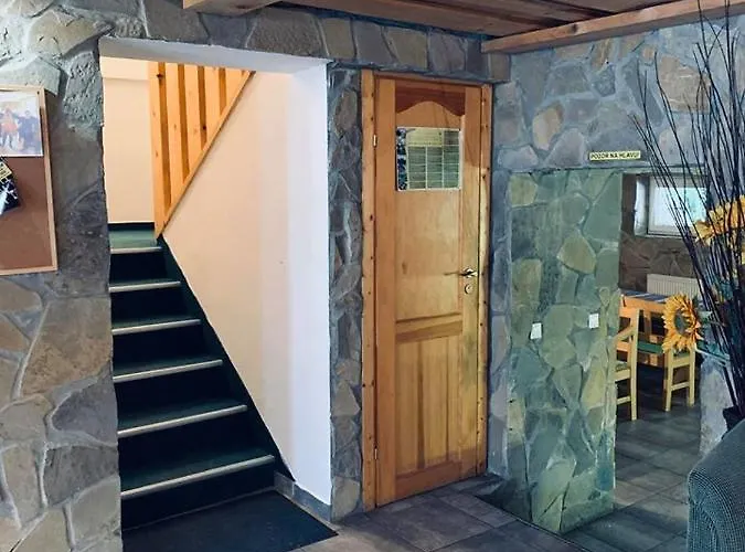 Pod Brehom Casa de hóspedes 3*