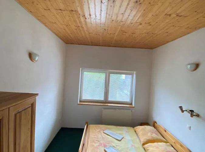 Pod Brehom Casa de hóspedes 3*
