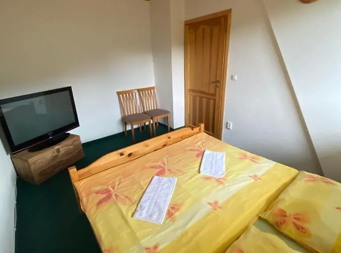 Pod Brehom Casa de hóspedes 3*